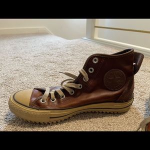 Brown leather Converse men’s 8 women’s 10
